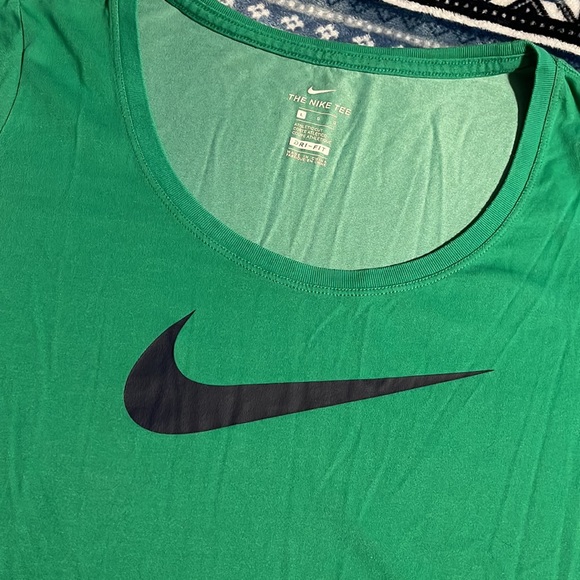 Nike tee - Picture 2 of 2